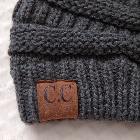 C.C Exclusive Classic Dark Grey Unisex Beanie Hat Cozy Warm One Size - Picture 2 of 8